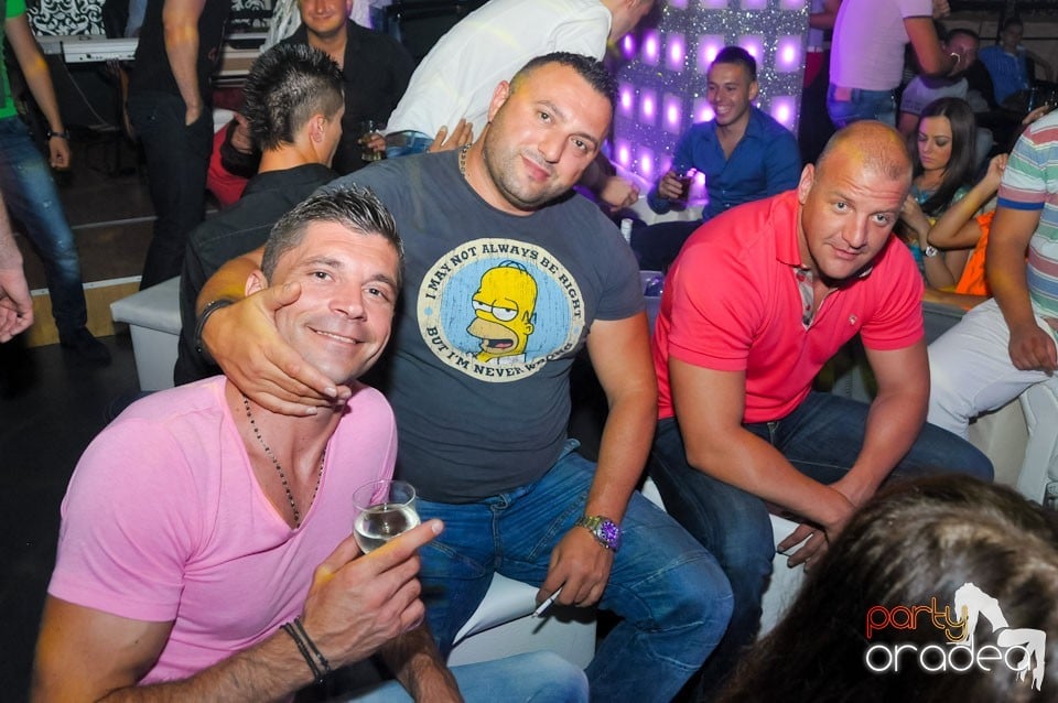 Petrecere în Club Life, 