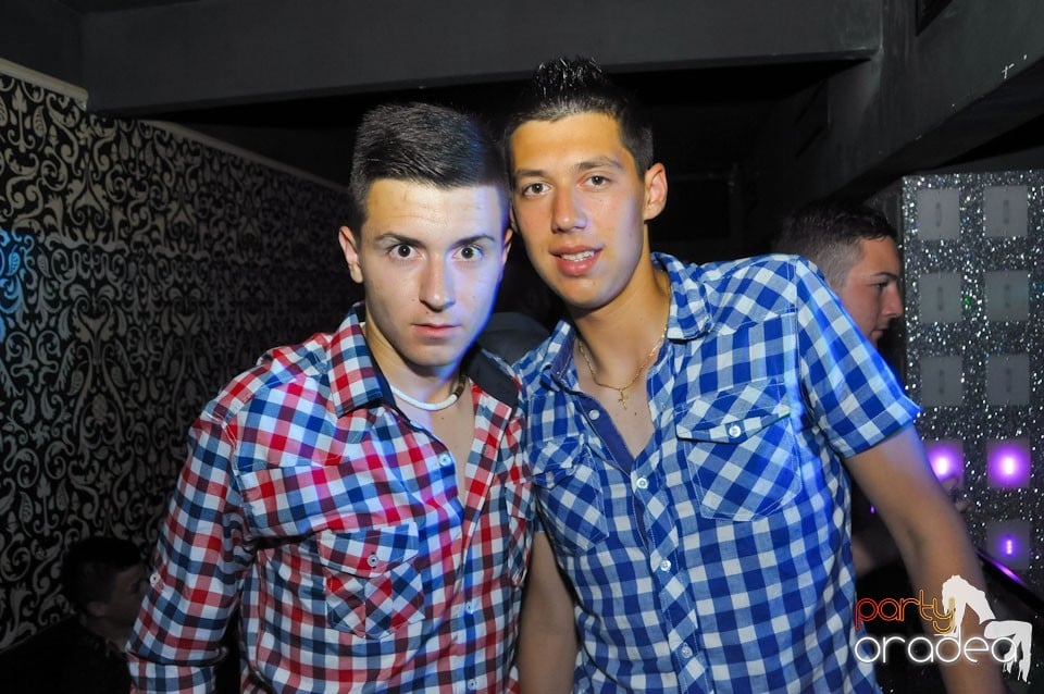 Petrecere în Club Life, 