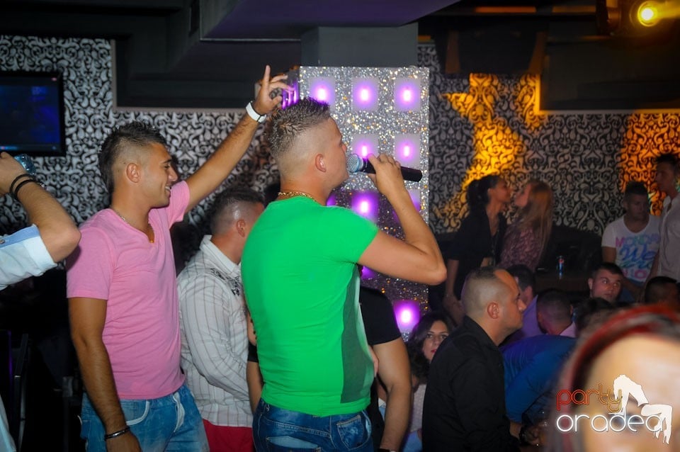 Petrecere în Club Life, 