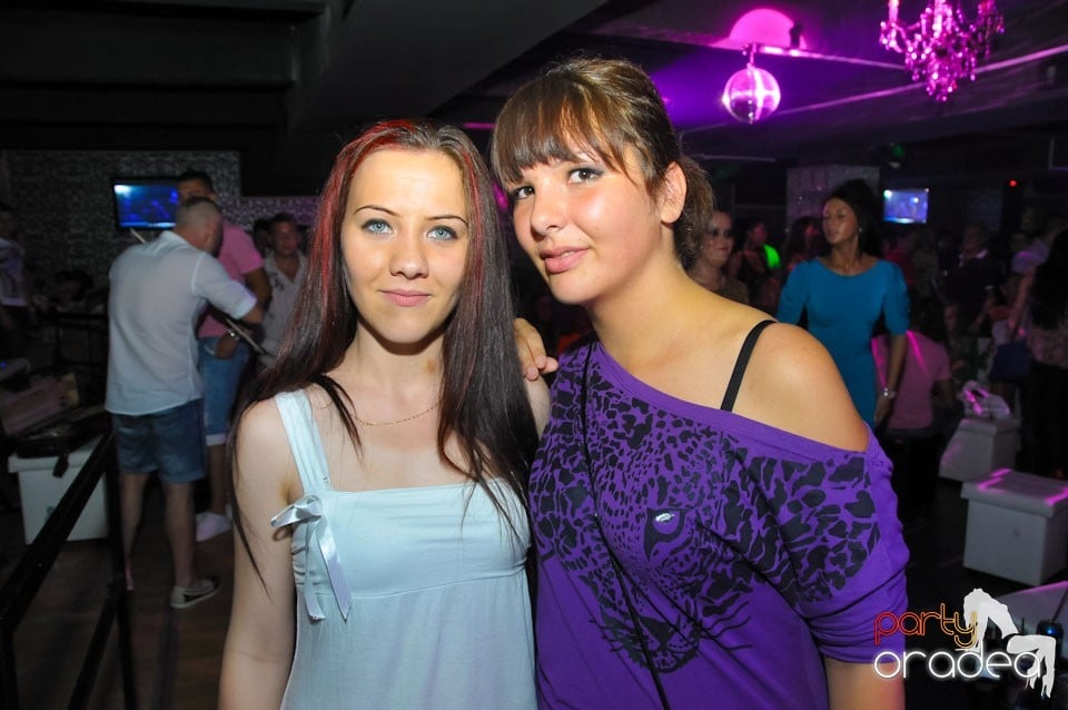 Petrecere în Club Life, 