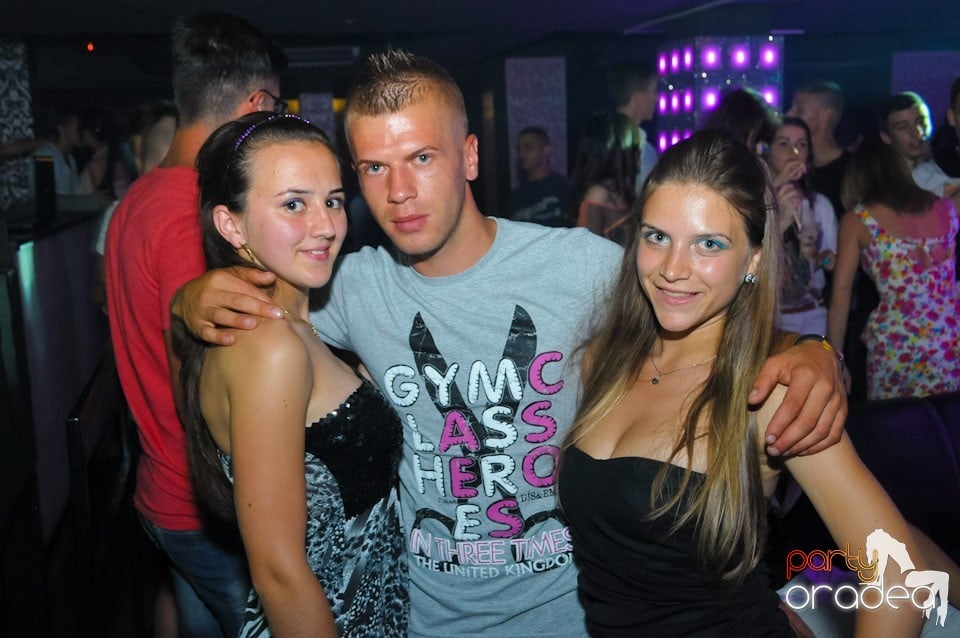 Petrecere în Club Life, 