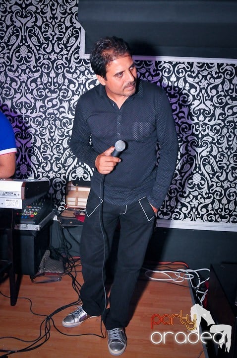 Petrecere în Club Life, 