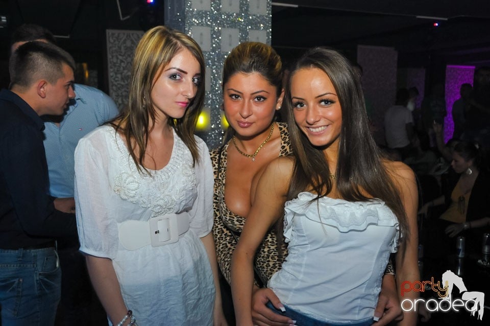 Petrecere în Club Life, 