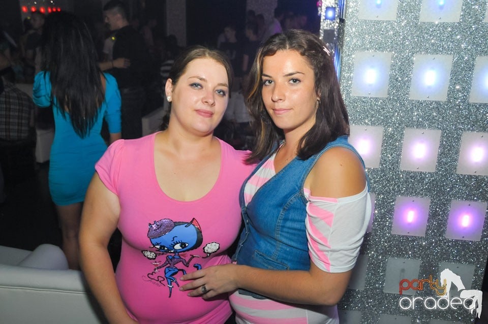 Petrecere în Club Life, 