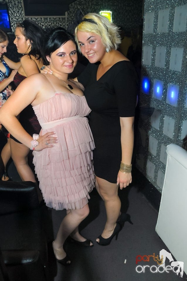Petrecere în Club Life, 