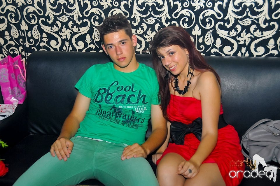 Petrecere în Club Life, 