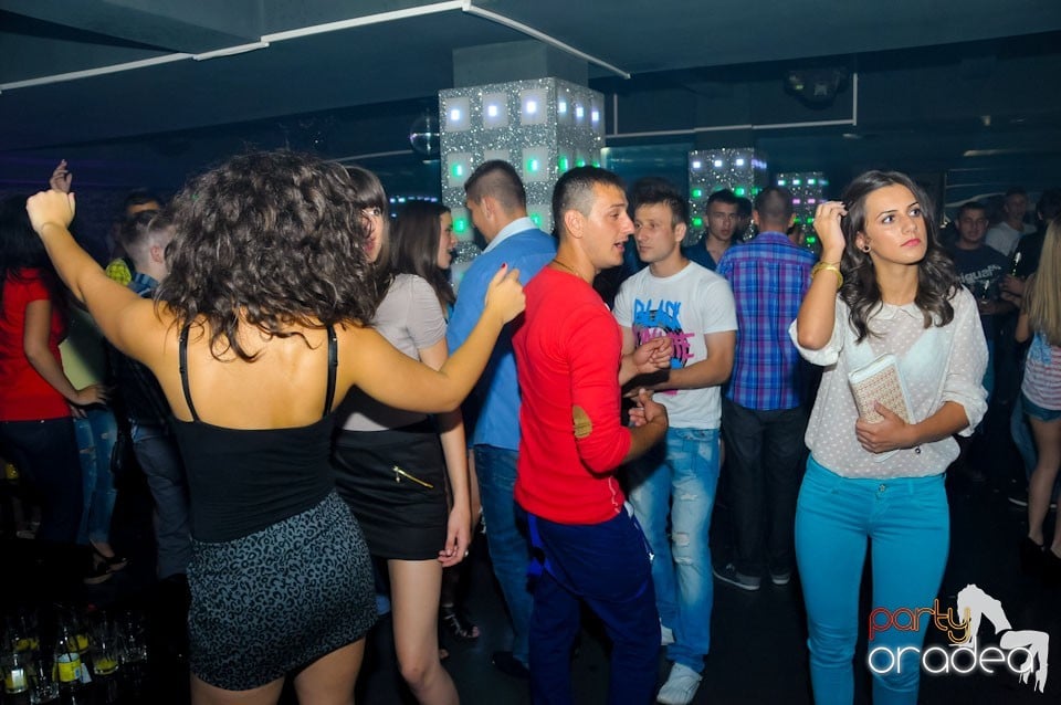 Petrecere în Club Life, 