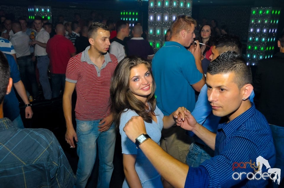 Petrecere în Club Life, 