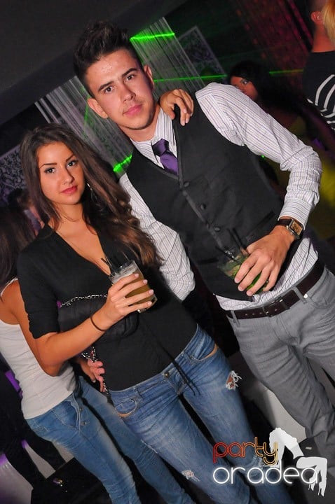 Petrecere în Club Life, 