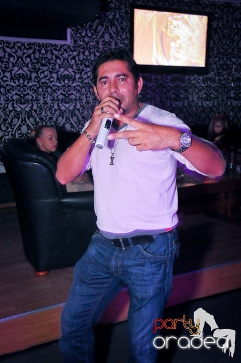 Petrecere în Club Life, 