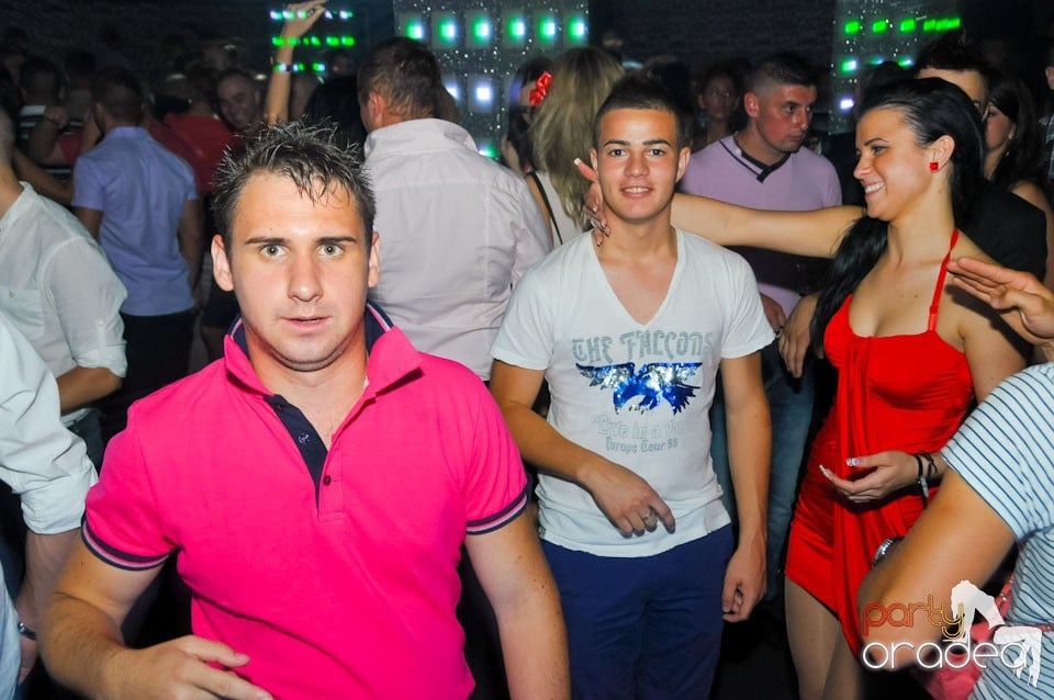 Petrecere în Club Life, 