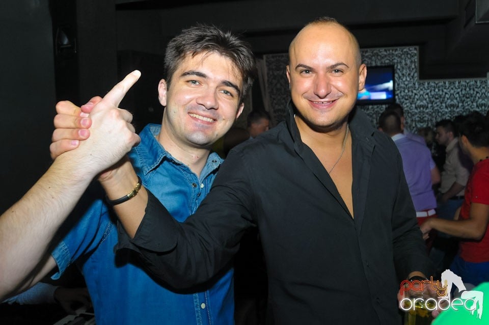 Petrecere în Club Life, 