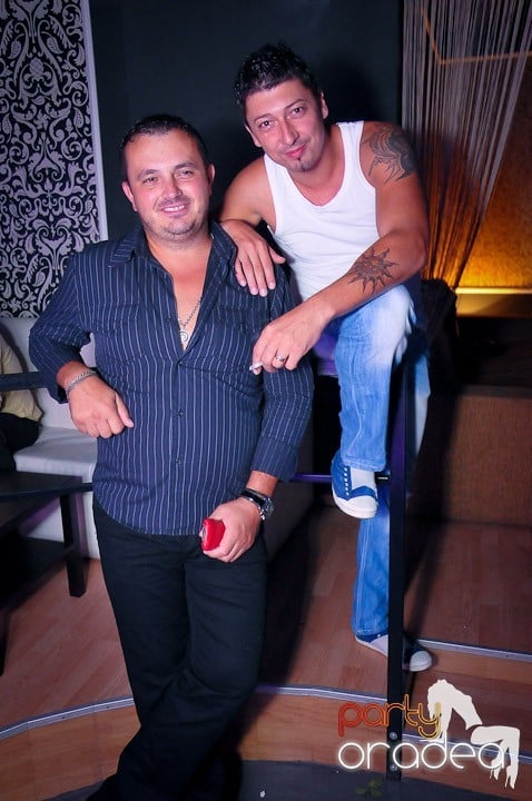 Petrecere în Club Life, 