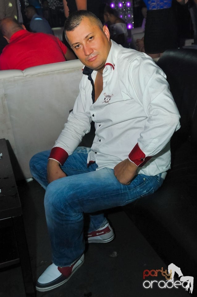 Petrecere în Club Life, 