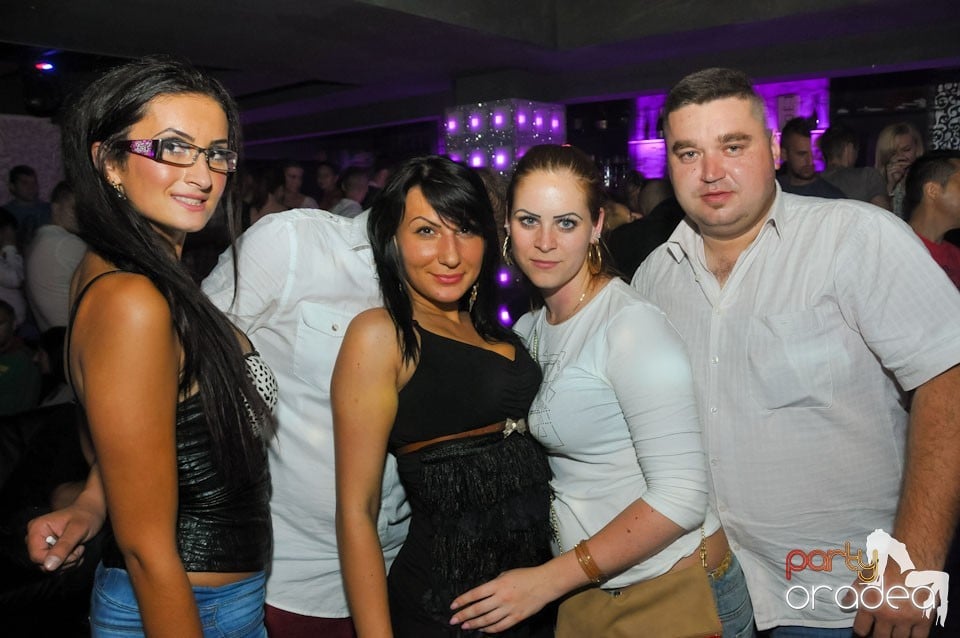 Petrecere în Club Life, 
