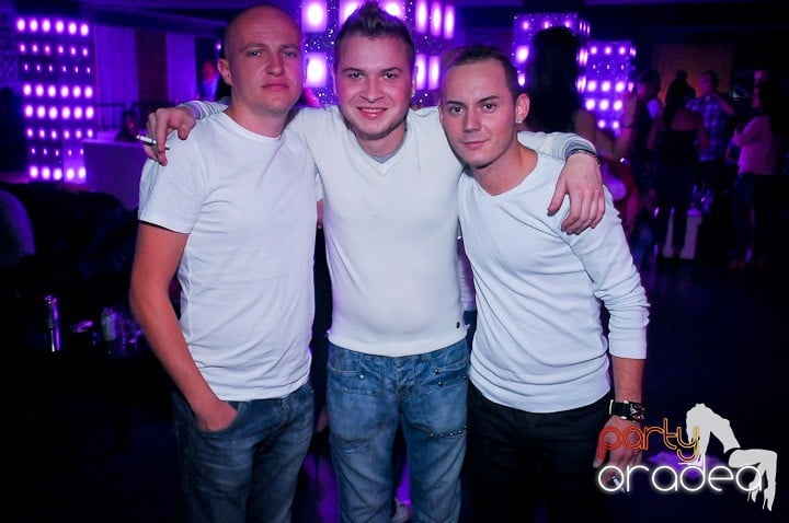 Petrecere în Club Life, 