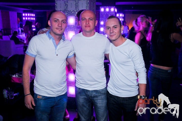 Petrecere în Club Life, 