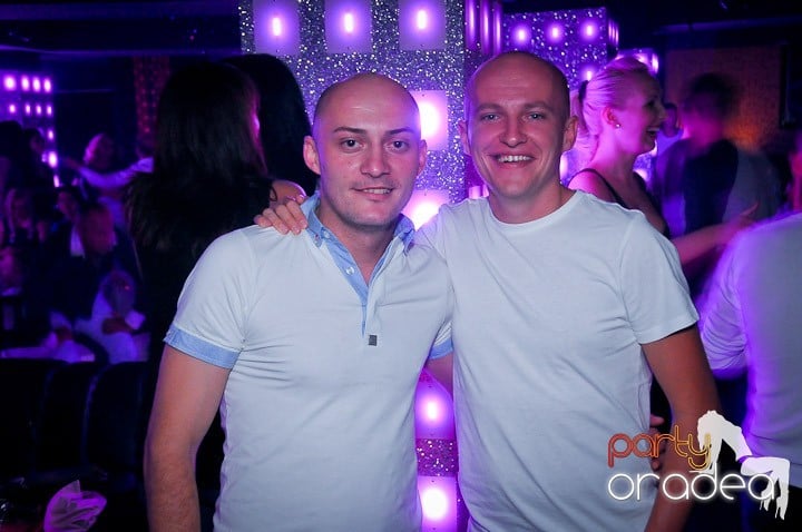 Petrecere în Club Life, 