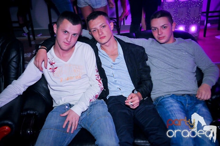 Petrecere în Club Life, 