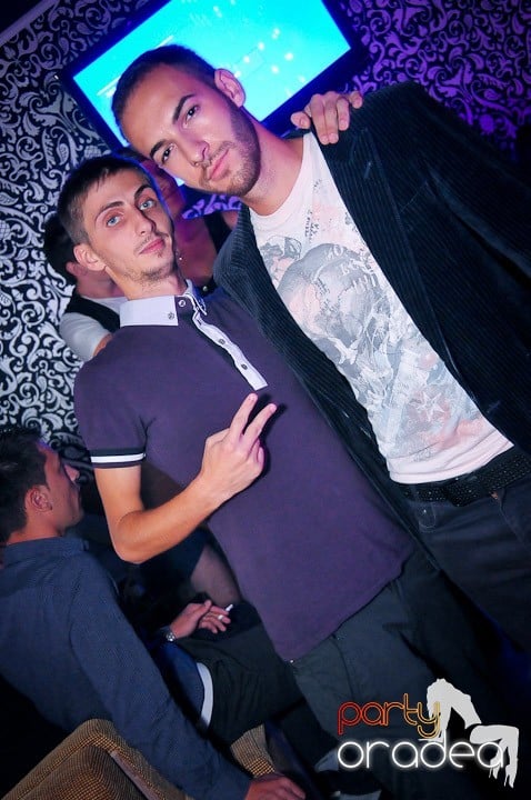 Petrecere în Club Life, 