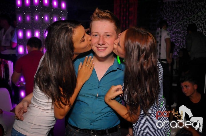 Petrecere în Club Life, 