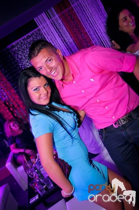 Petrecere în Club Life, 