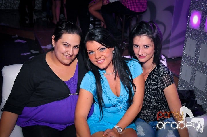 Petrecere în Club Life, 