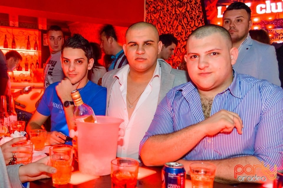 Petrecere în Club Life, 