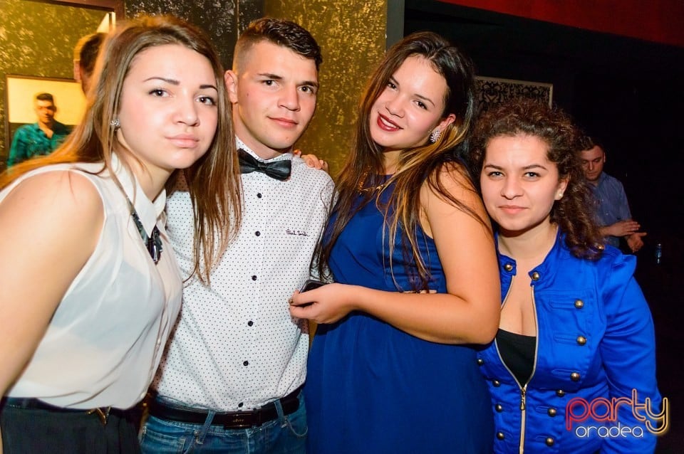 Petrecere în Club Life, 