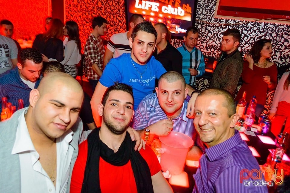 Petrecere în Club Life, 