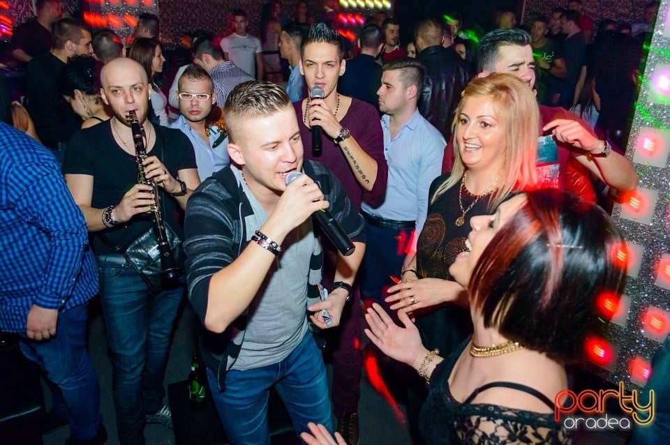 Petrecere în Club Life, 