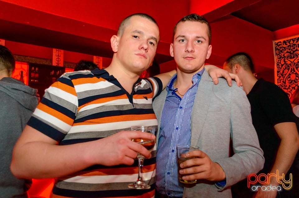 Petrecere în Club Life, 