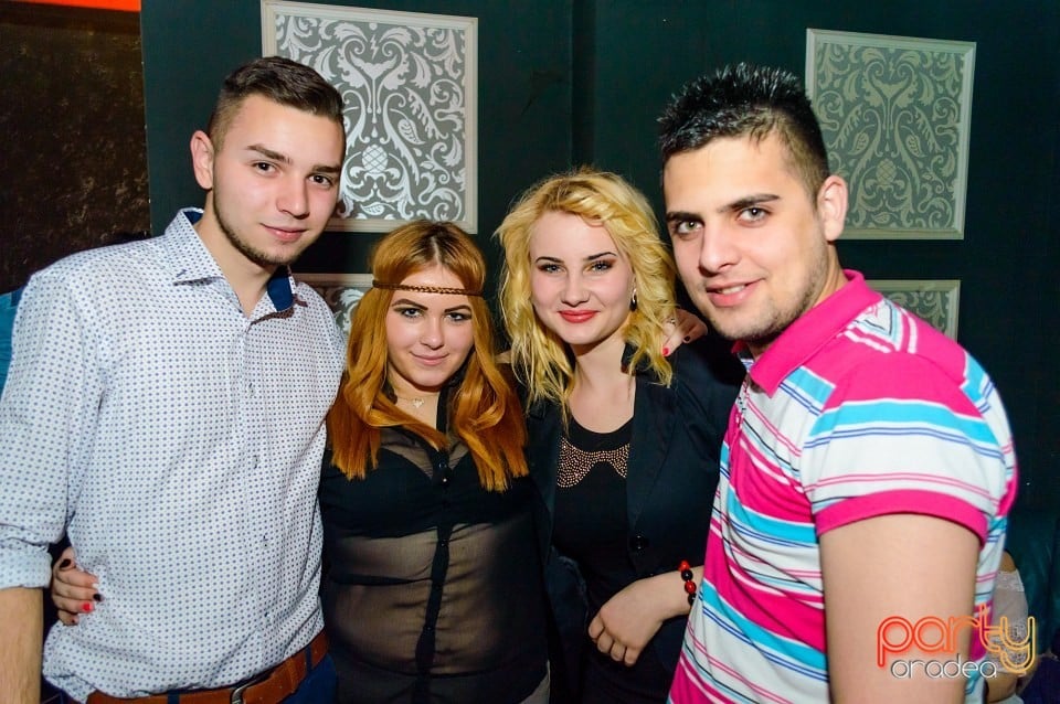 Petrecere în Club Life, 