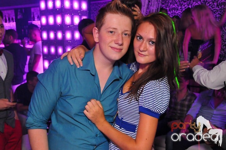 Petrecere în Club Life, 