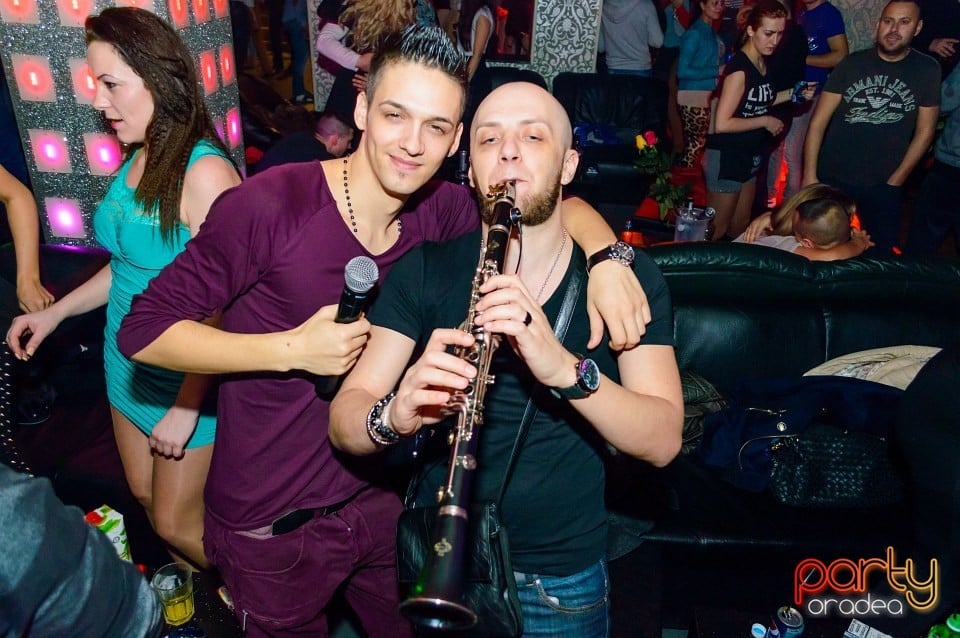 Petrecere în Club Life, 