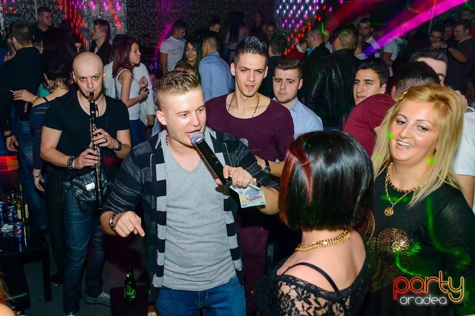 Petrecere în Club Life, 