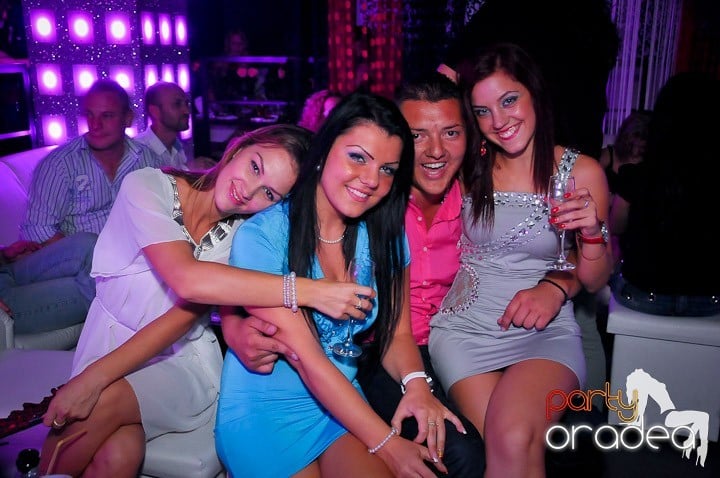 Petrecere în Club Life, 