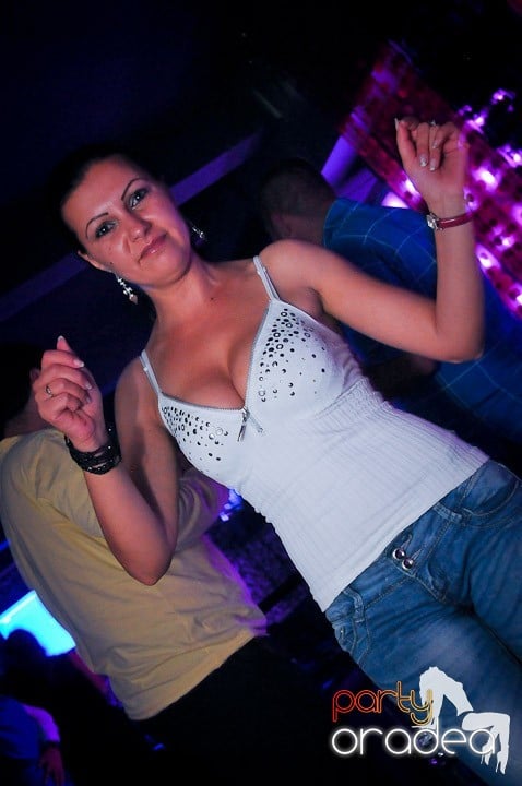 Petrecere în Club Life, 