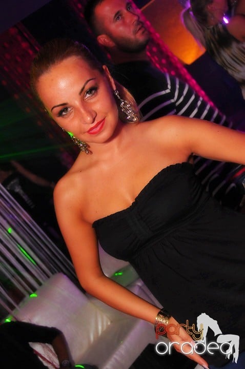 Petrecere în Club Life, 