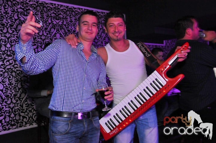 Petrecere în Club Life, 