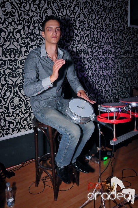 Petrecere în Club Life, 