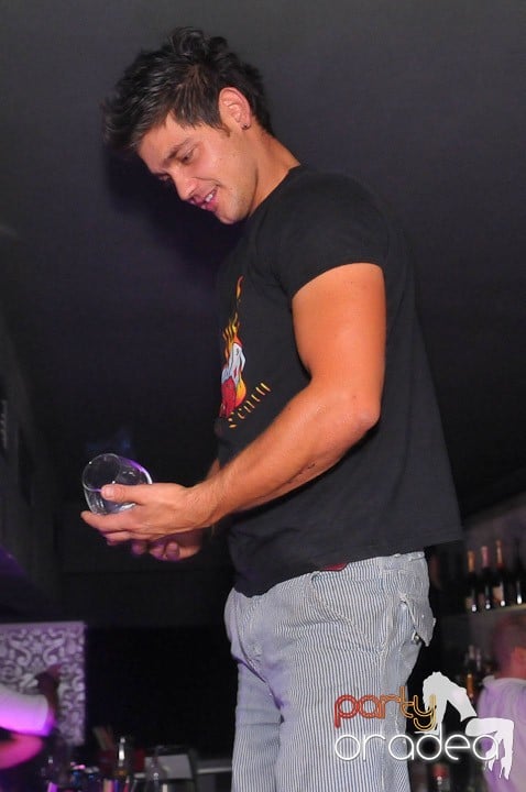 Petrecere în Club Life, 