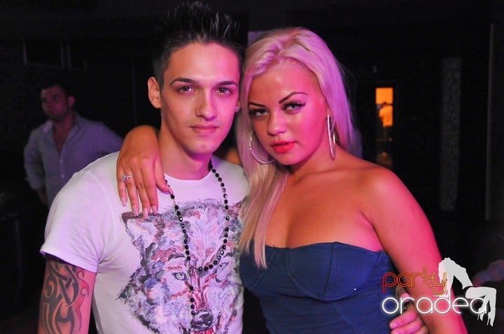 Petrecere în Club Life, 