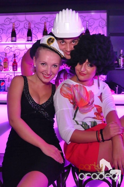 Petrecere în Club Life, 