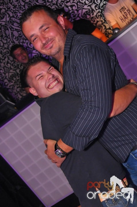 Petrecere în Club Life, 
