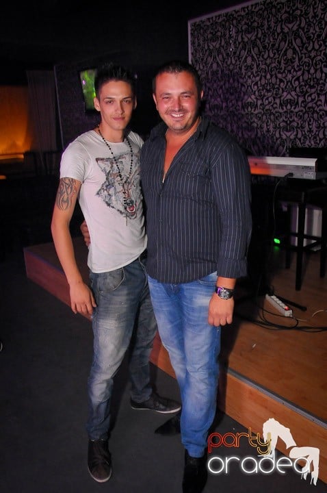 Petrecere în Club Life, 