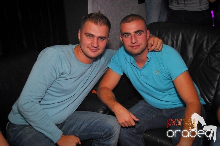 Petrecere în Club Life, 