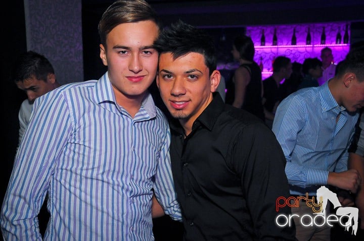 Petrecere în Club Life, 