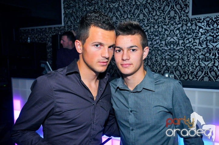 Petrecere în Club Life, 