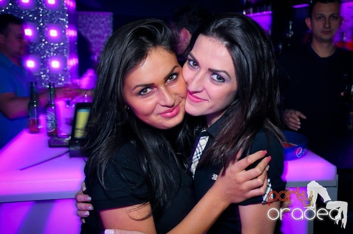 Petrecere în Club Life, 